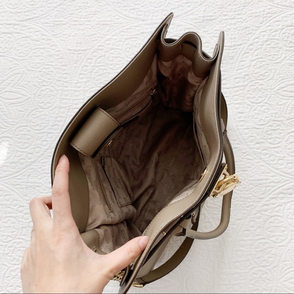 Michael Kors Large Hamilton Saffiano‎ Tote - Picture 10 of 16